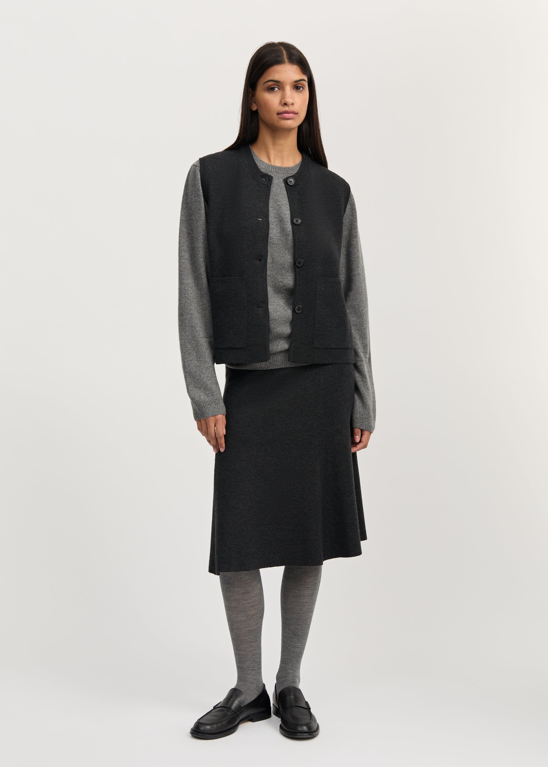Elva vest – merino wool | Antracite Vest aiayu