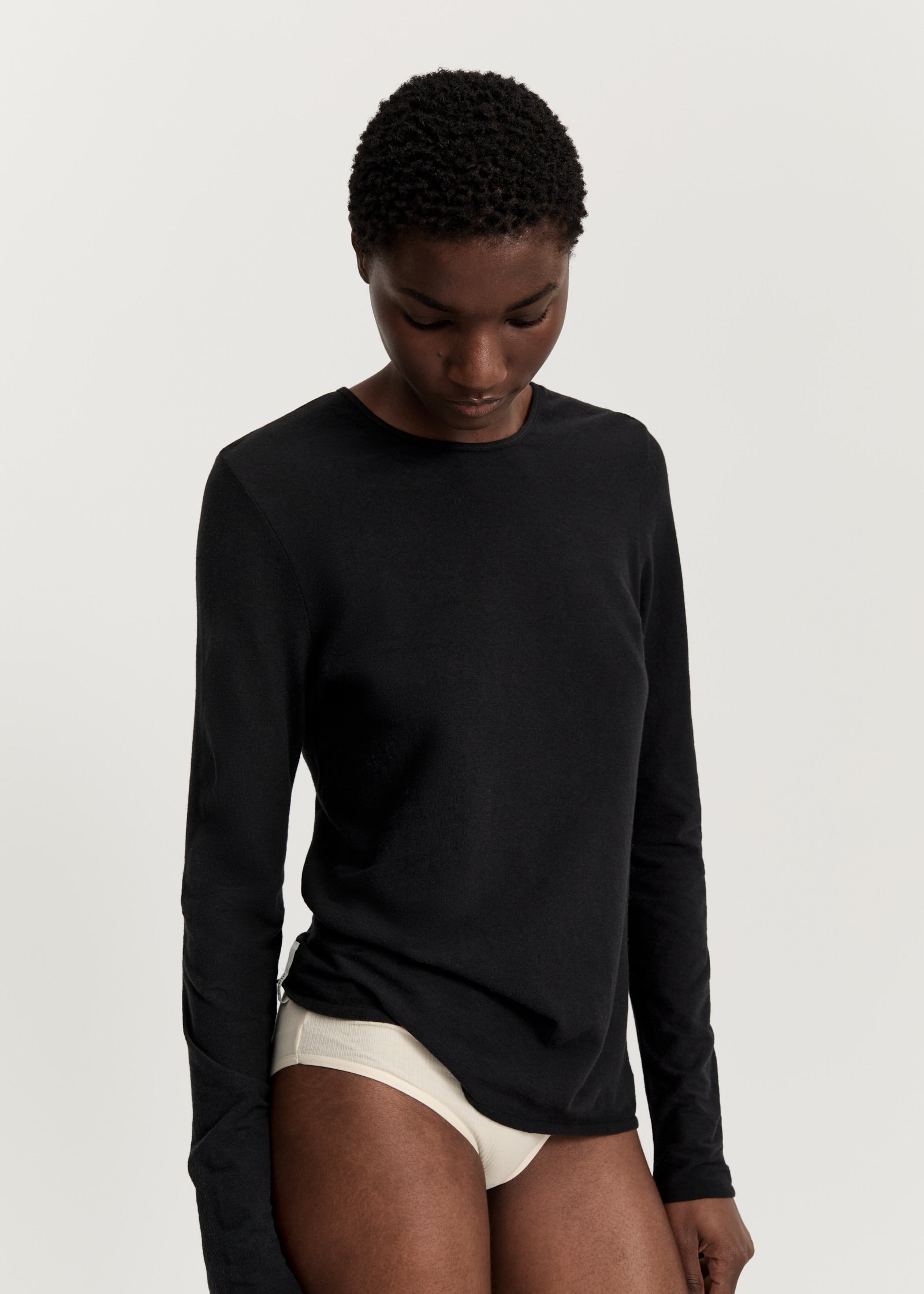 Gentle long sleeve – cashmere | Black Blouse aiayu