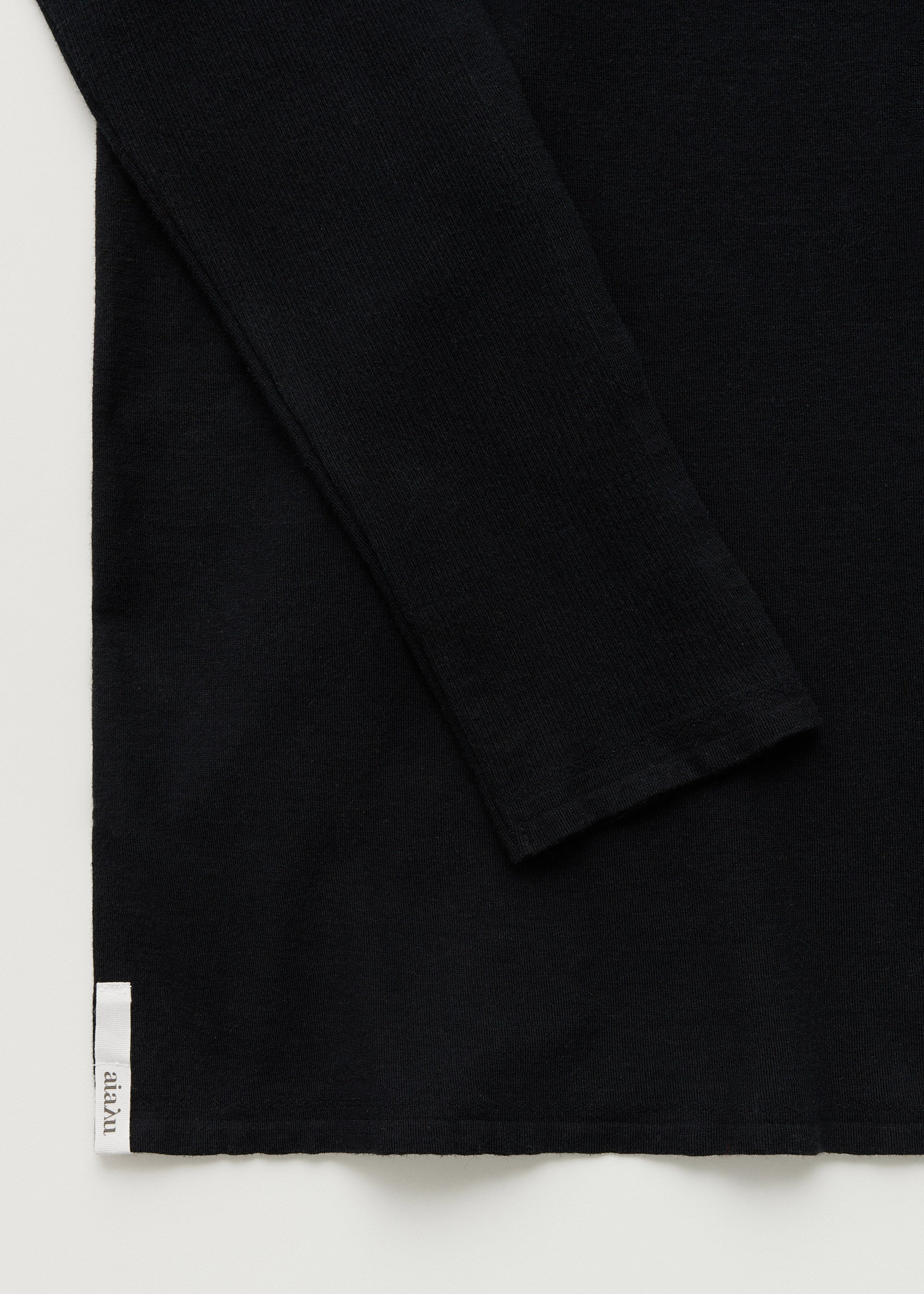 Gentle tank – cashmere | Black Top aiayu