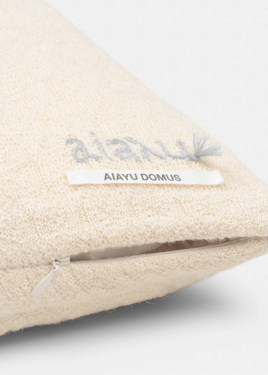 Raul llama wool pillow - 50x50 | Albicant aiayu.dk
