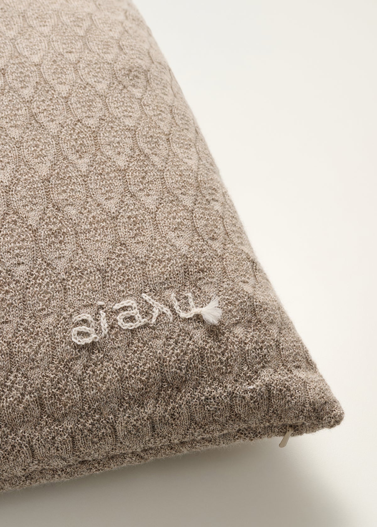 Raul classic – 50x50 | Pure nougat melange aiayu.dk