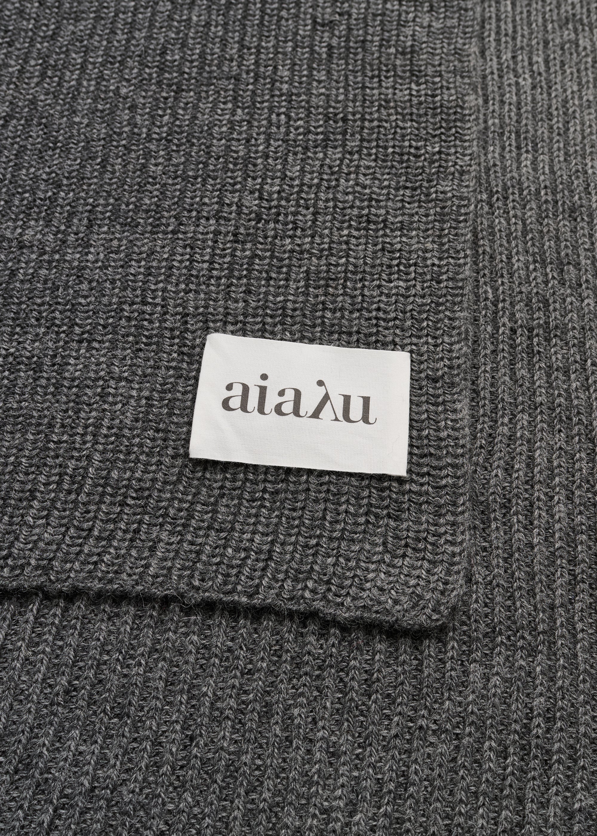 Tito llama wool throw - 130x160 | Stormy Throw aiayu