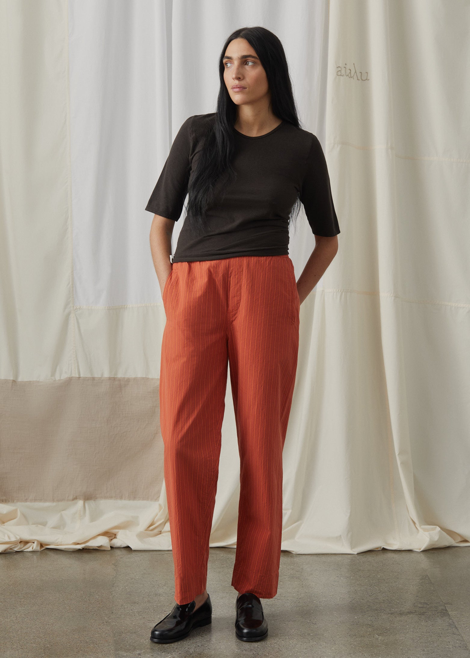 Gentle tee - cashmere | Dark Brown Blouse aiayu