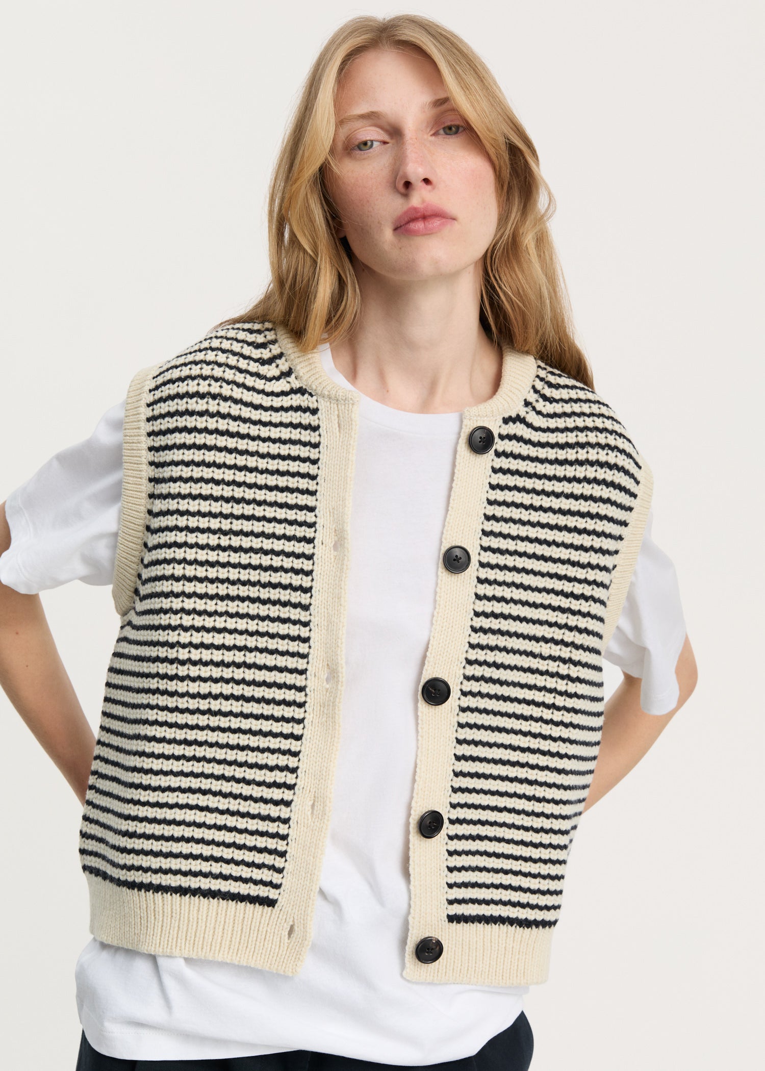 Asha vest – highland wool | Mix Black Navy Vest aiayu