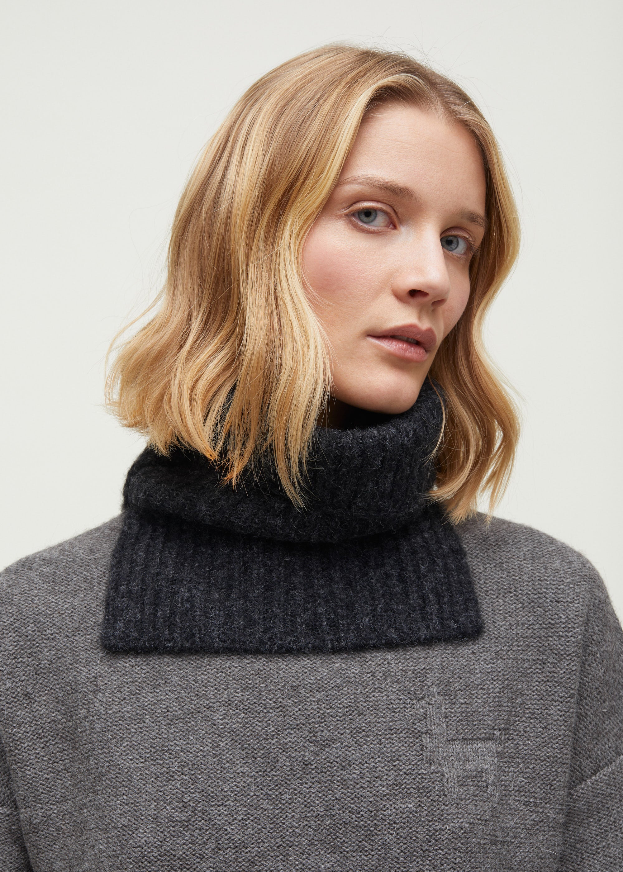 Nellie neck warmer | Pure Dark Grey